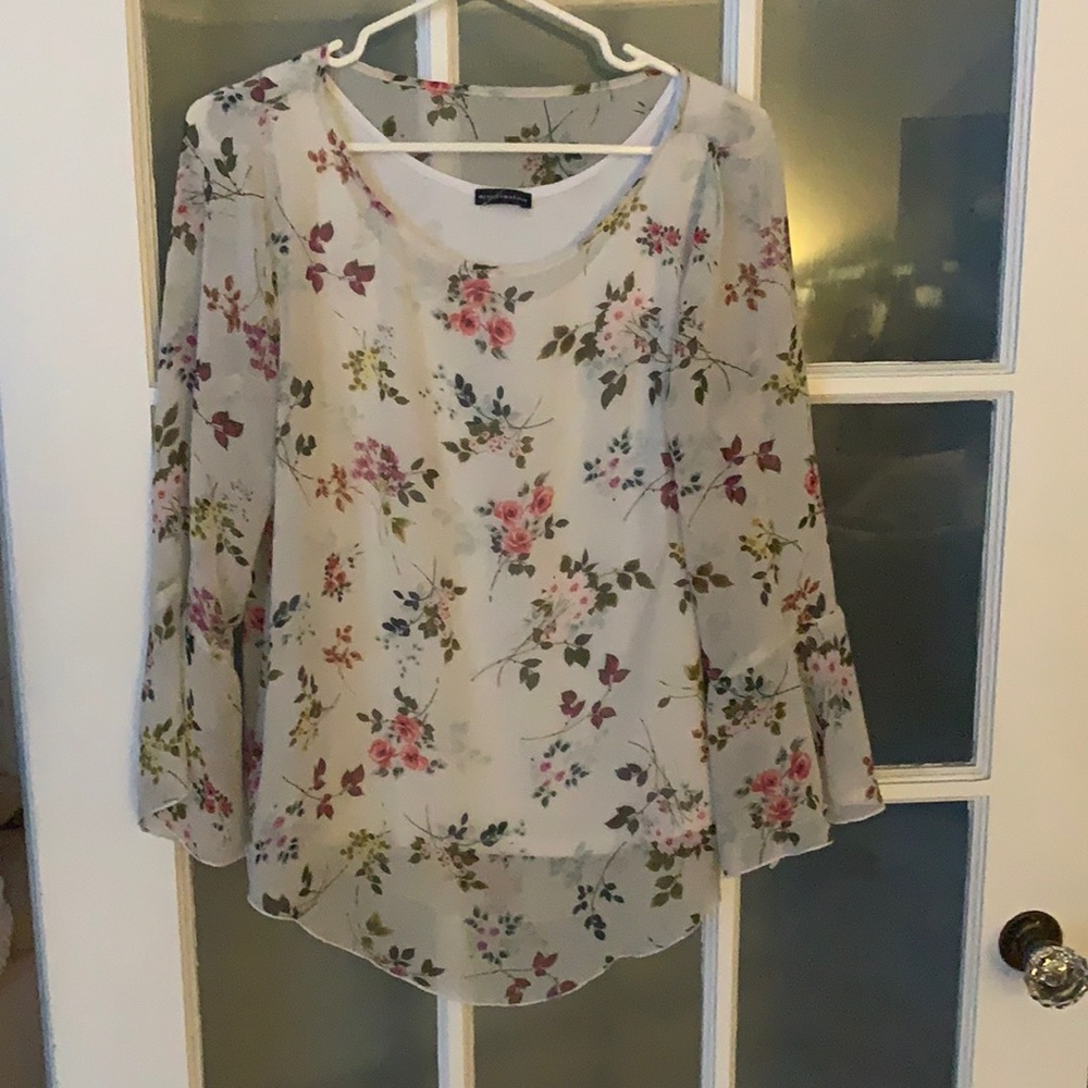 Flower blouse 🌸 🌺 🌹.  Free with purchase